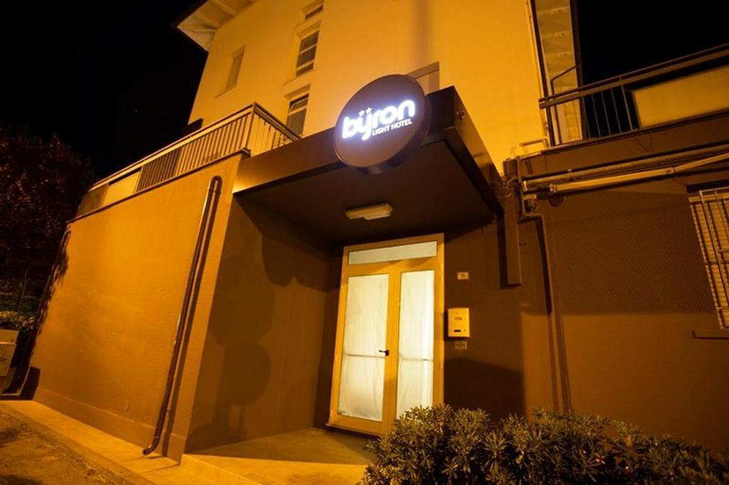 Hotel Byron Solo Per Giovani Riccione Exterior photo