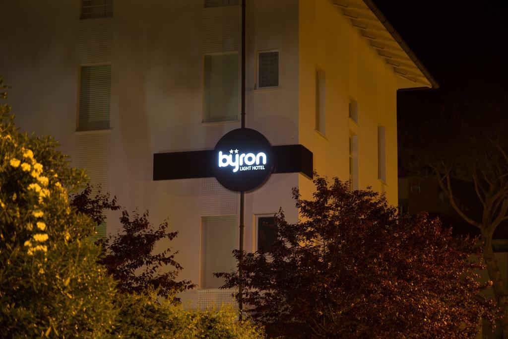 Hotel Byron Solo Per Giovani Riccione Exterior photo