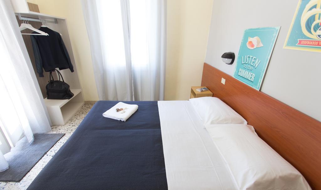 Hotel Byron Solo Per Giovani Riccione Room photo