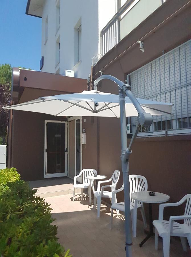 Hotel Byron Solo Per Giovani Riccione Exterior photo