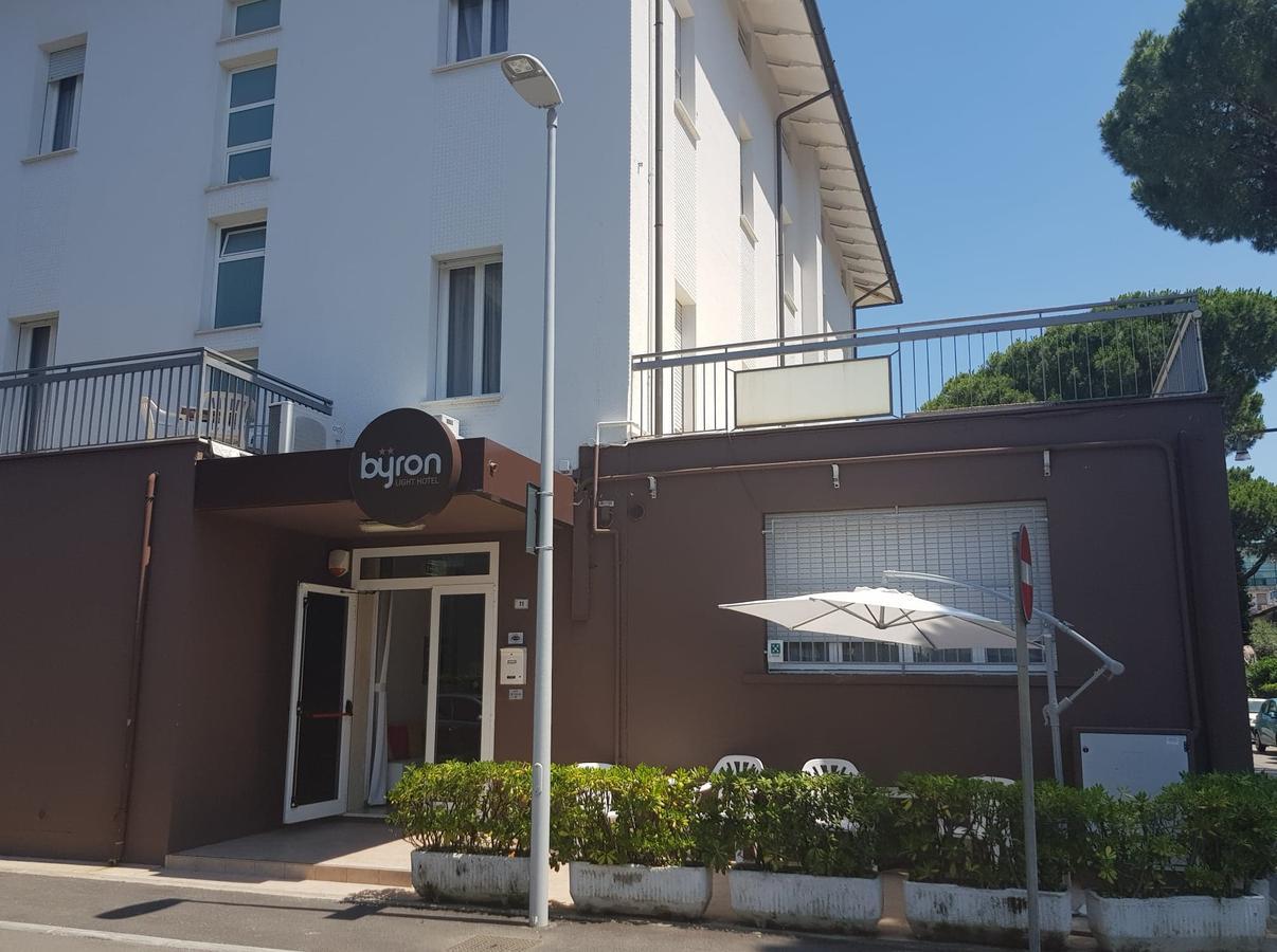 Hotel Byron Solo Per Giovani Riccione Exterior photo