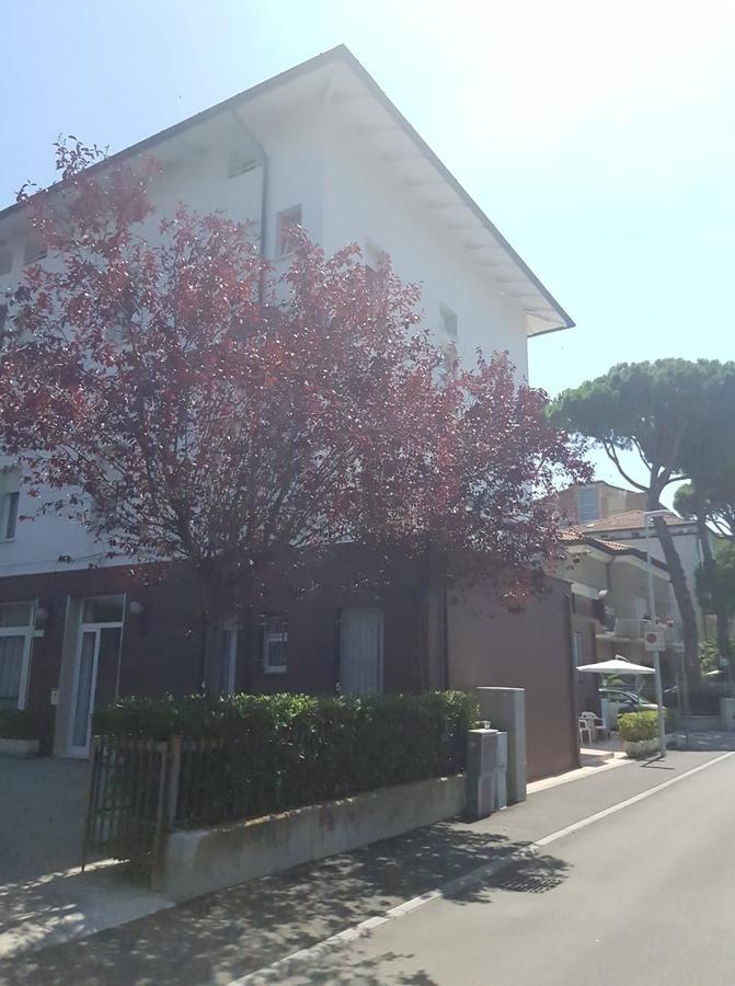 Hotel Byron Solo Per Giovani Riccione Exterior photo